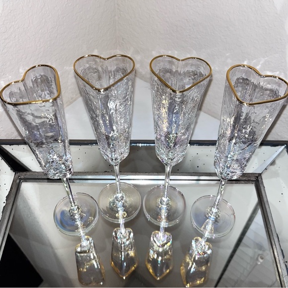 4- NIB HEART SHAPED IRIDESCENT TALL CHAMPAGNE GLASSES - Picture 3 of 15